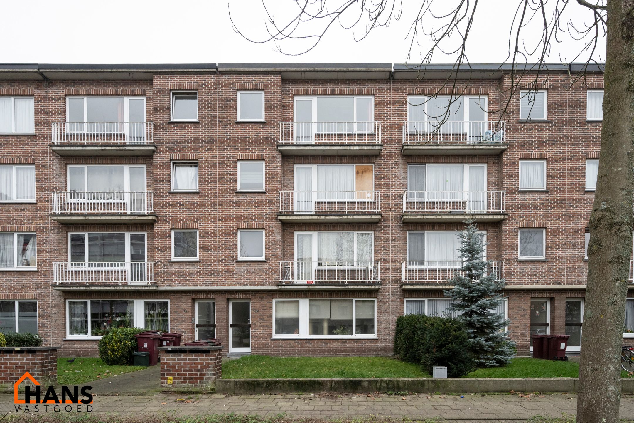 Ruim appartement met garagebox foto {{pictureIndex}}