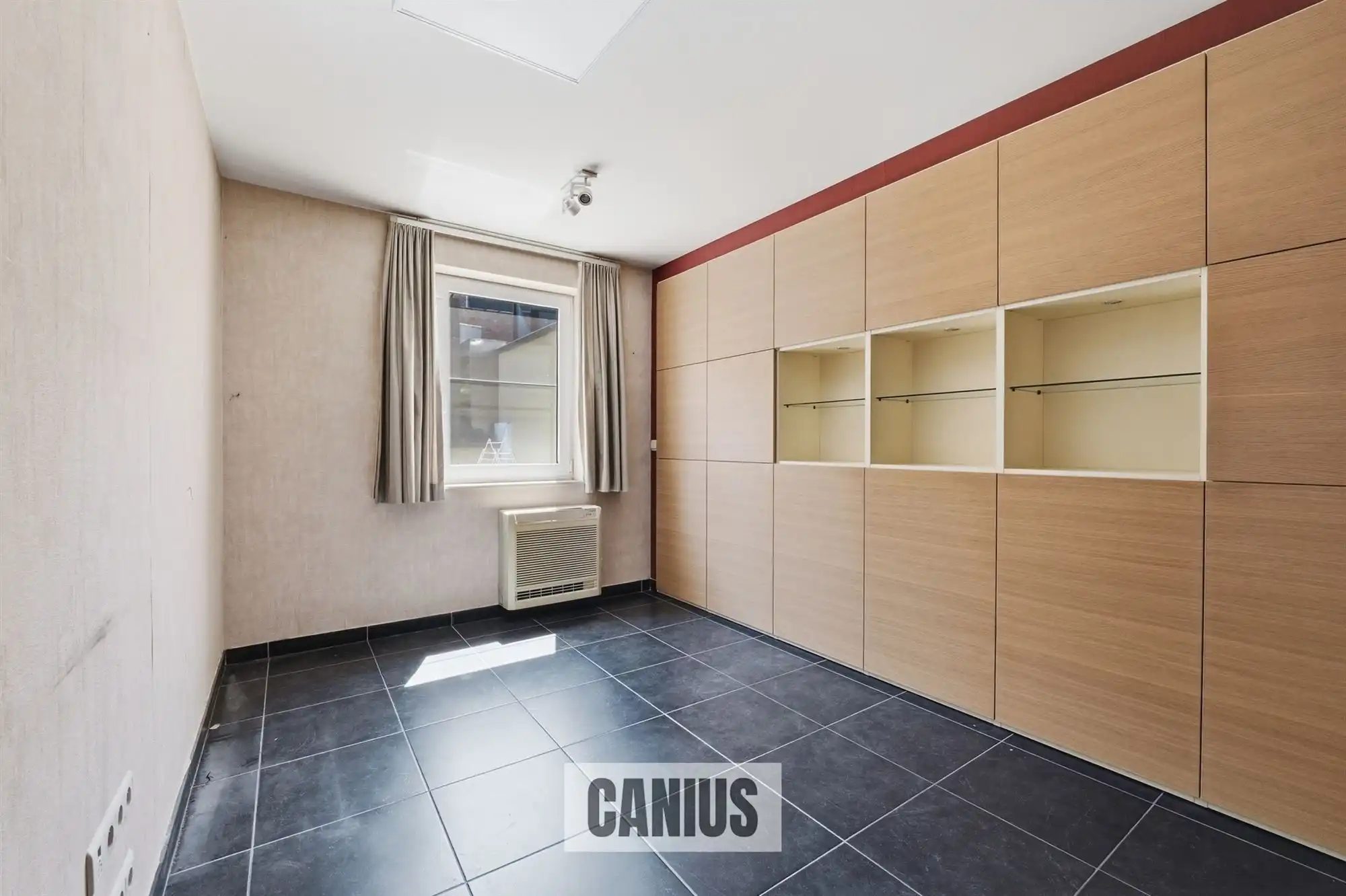 STIJLVOL GELIJKVLOERS APPARTEMENT MET DRIE SLAAPKAMERS foto 17
