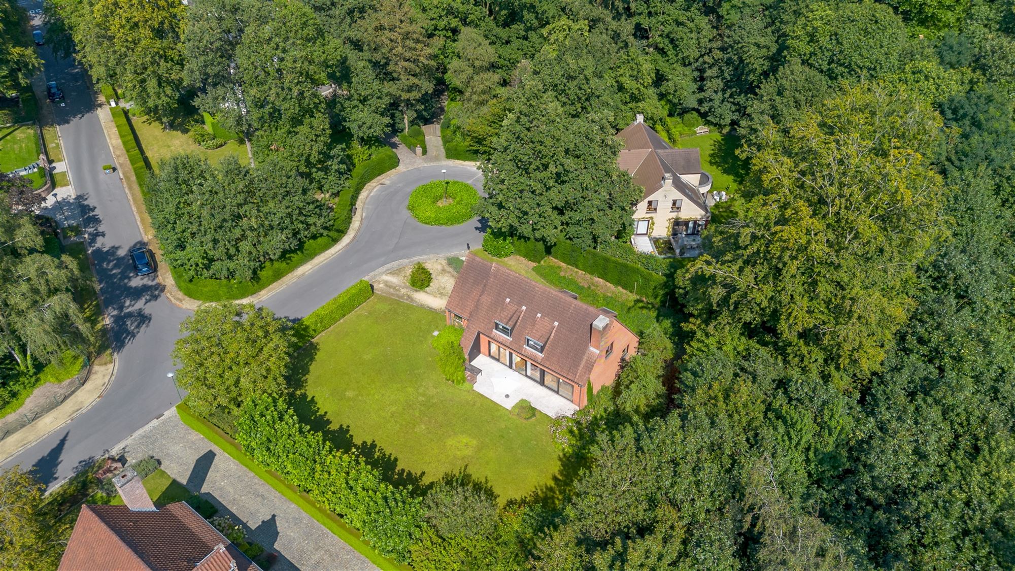 Exclusieve vrijstaande villa te koop op een schitterende, groene locatie foto 3