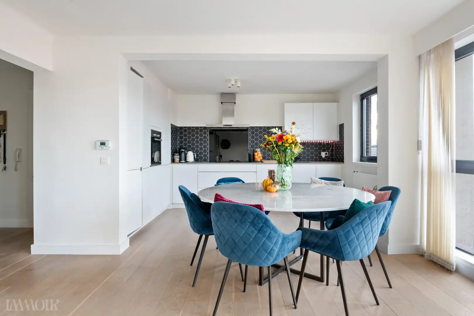 Centraal gelegen en lichtrijk appartement nabij het centrum van Ekeren. foto 6