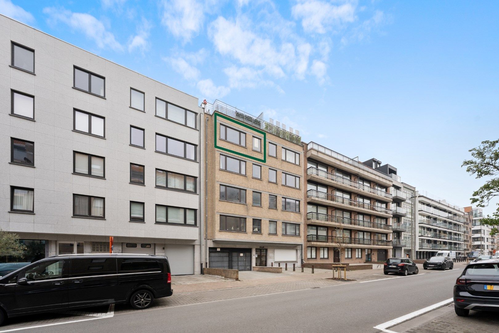 Ruim appartement met 3 slpks. vlak bij de Zeedijk in Knokke foto {{pictureIndex}}