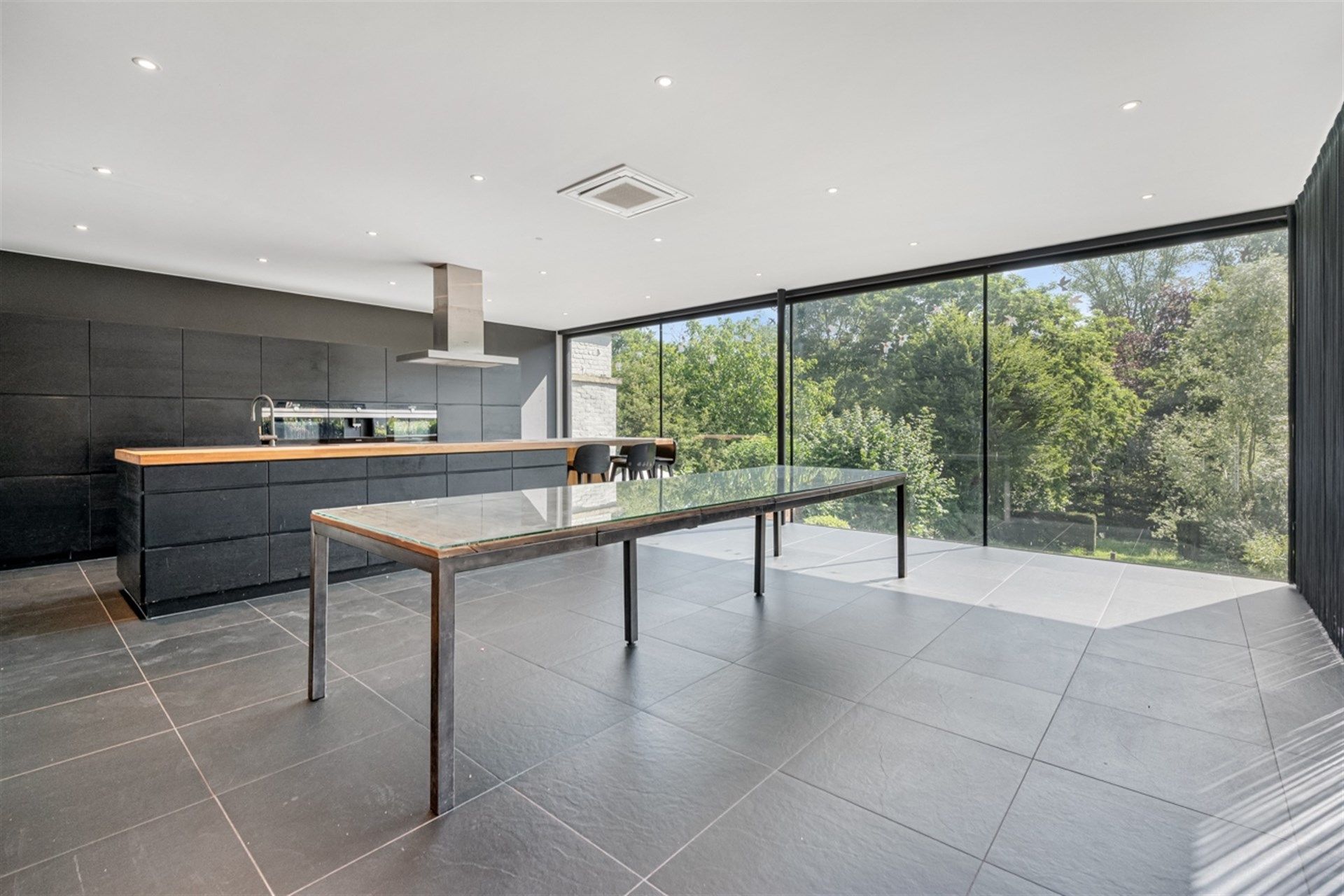 Prachtige HOB met vier slaapkamers, bureau en grote tuin foto 7