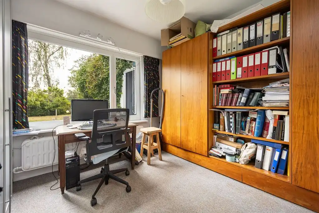 Te vernieuwen gelijkvloerse woning foto 12