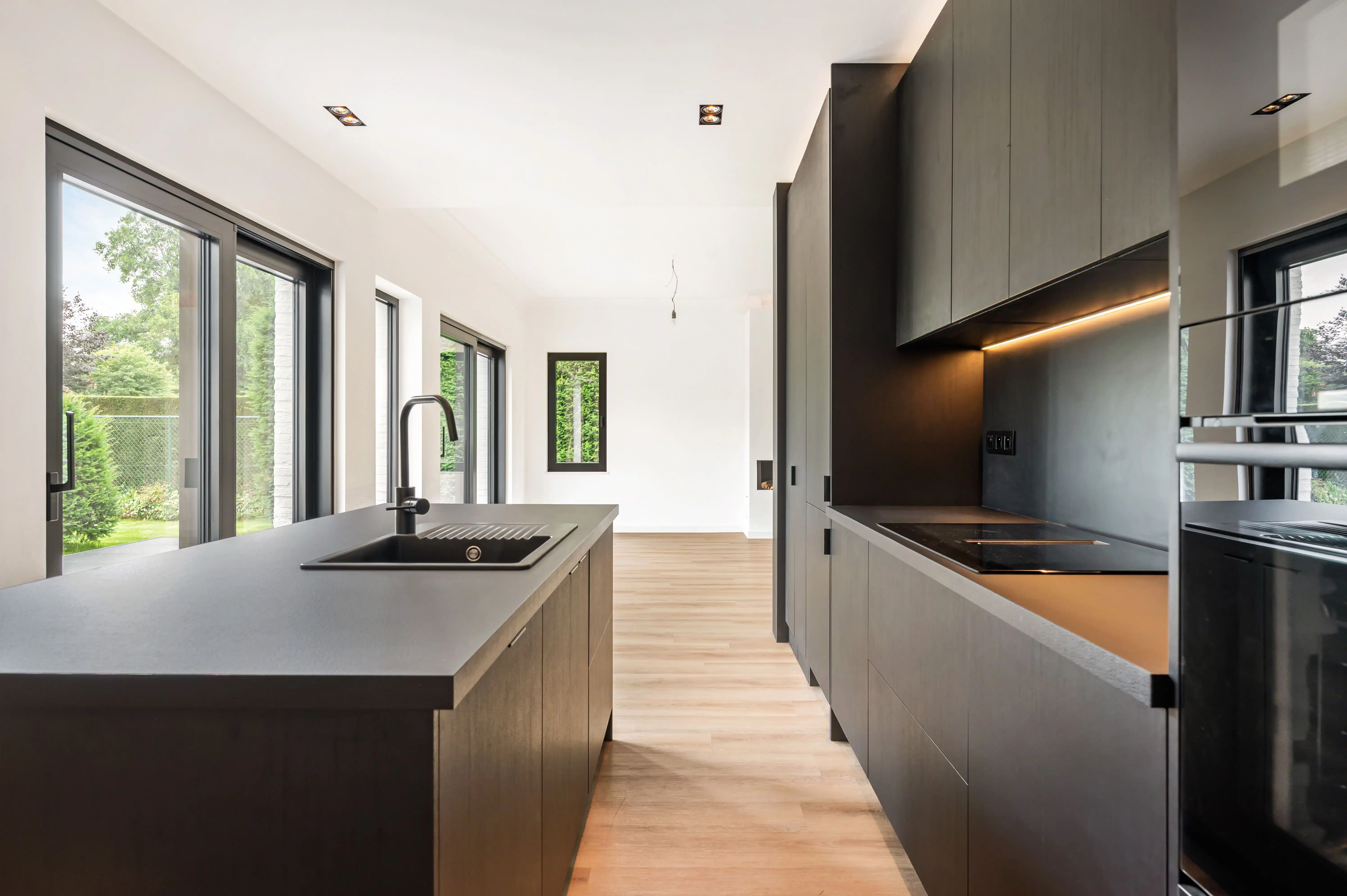 Instapklare woning met 4 slaapkamers en 2 badkamers ! foto 12