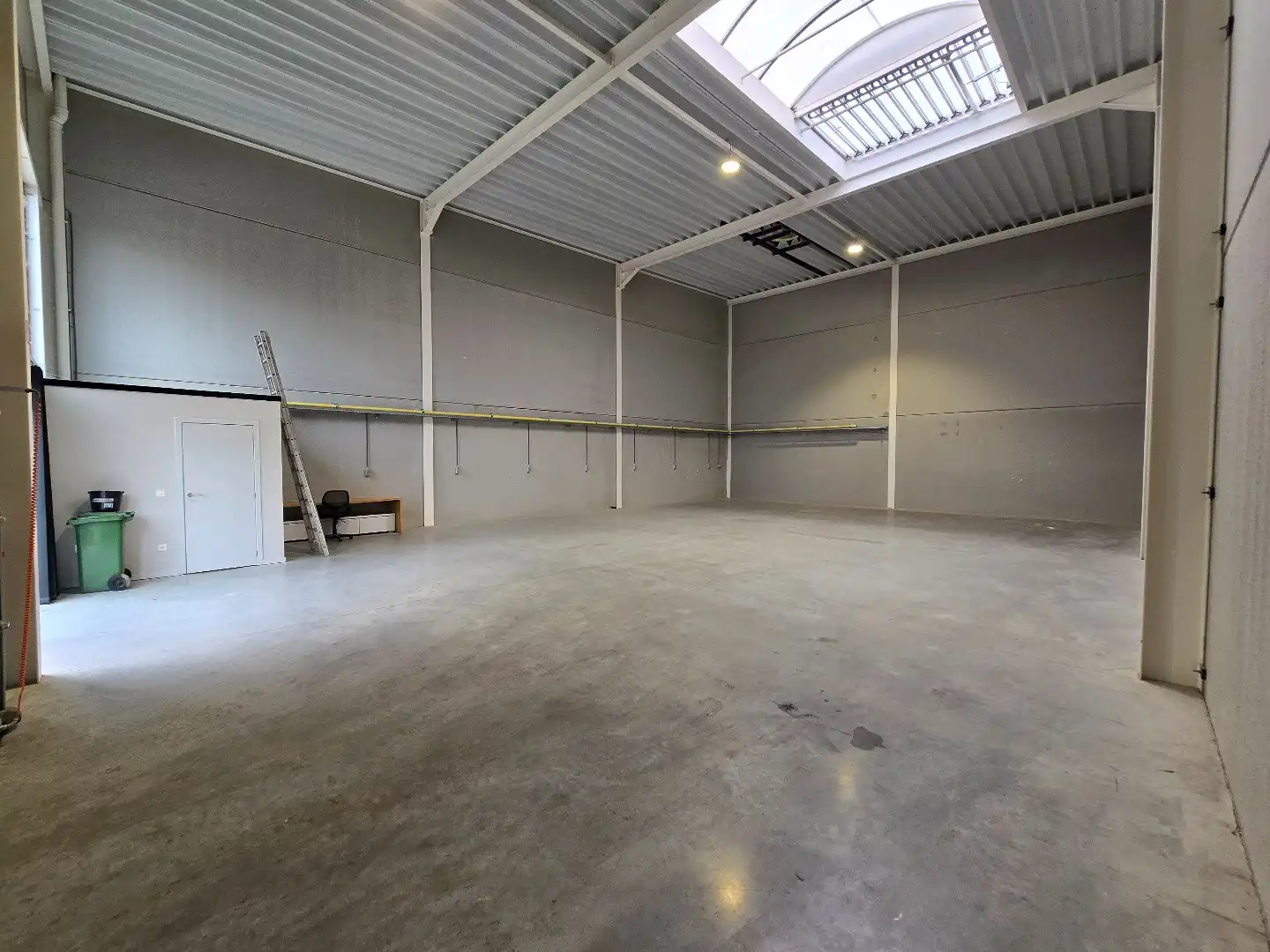 Recent magazijn, 216m², op industrieterrein 'Stadsheide', vlakbij Corda Campus foto 4