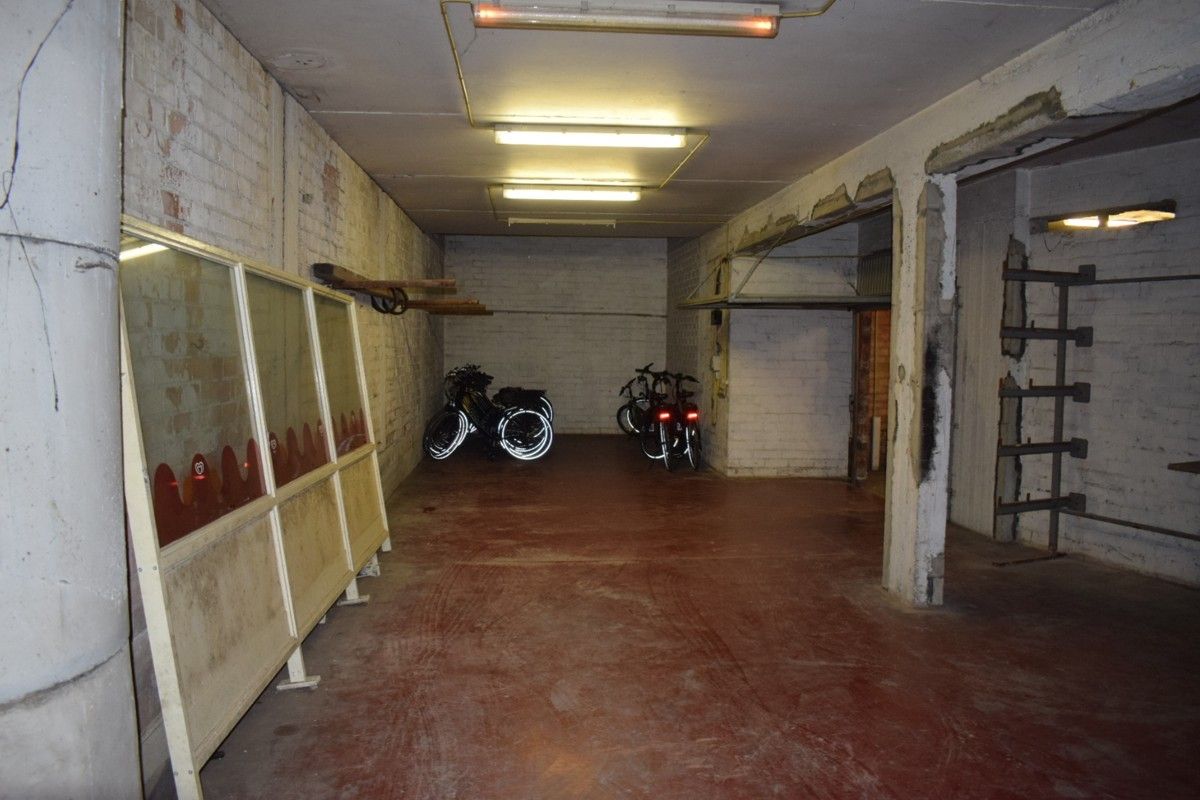 Zeer ruime garage te koop! foto 3