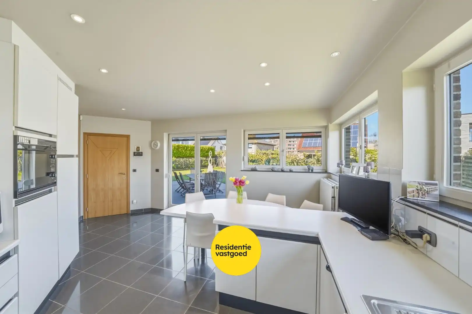 Ruime alleenstaande woning nabij zee en strand! foto 12