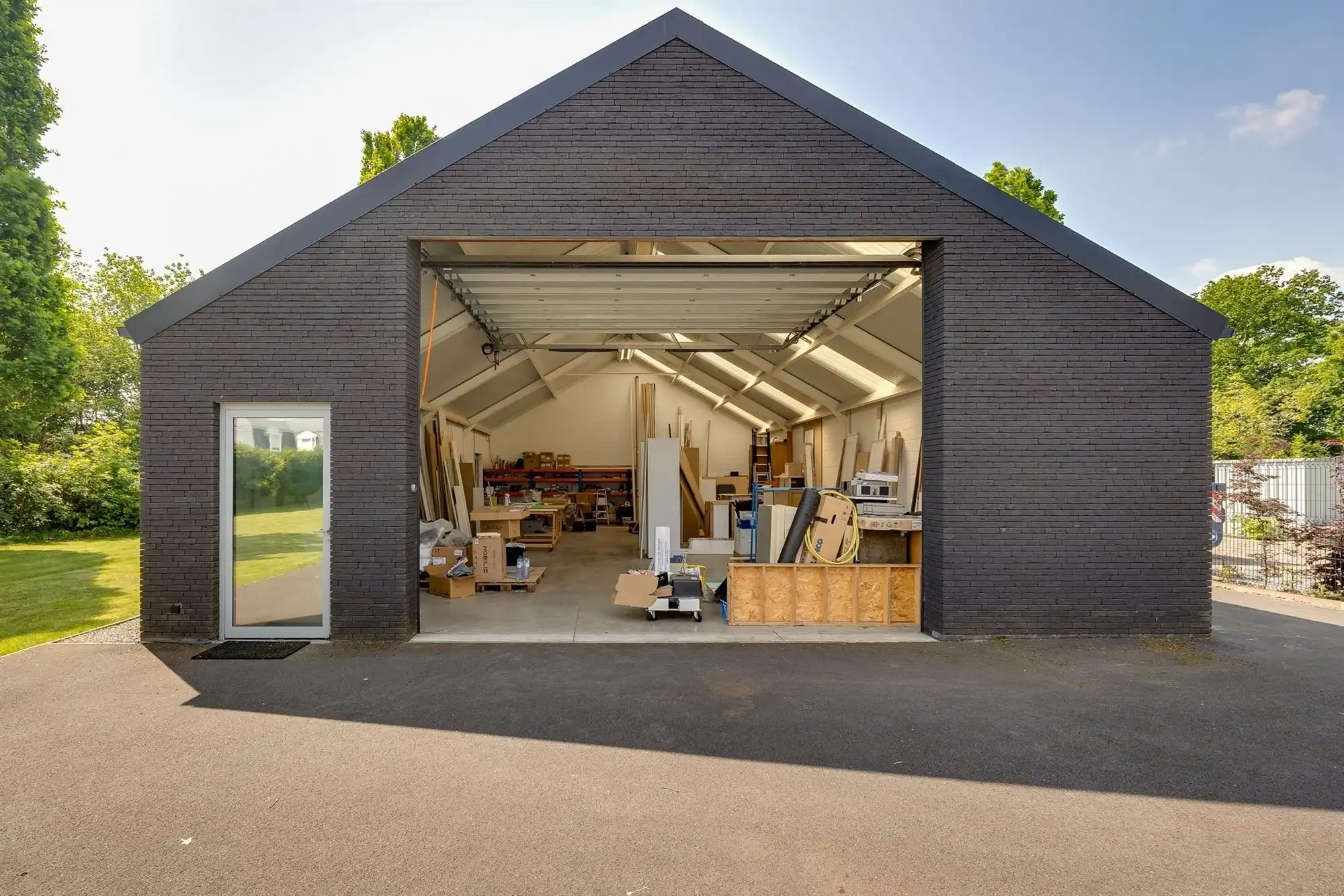 Prachtig afgewerkt gebouw - showroom + villa foto 43
