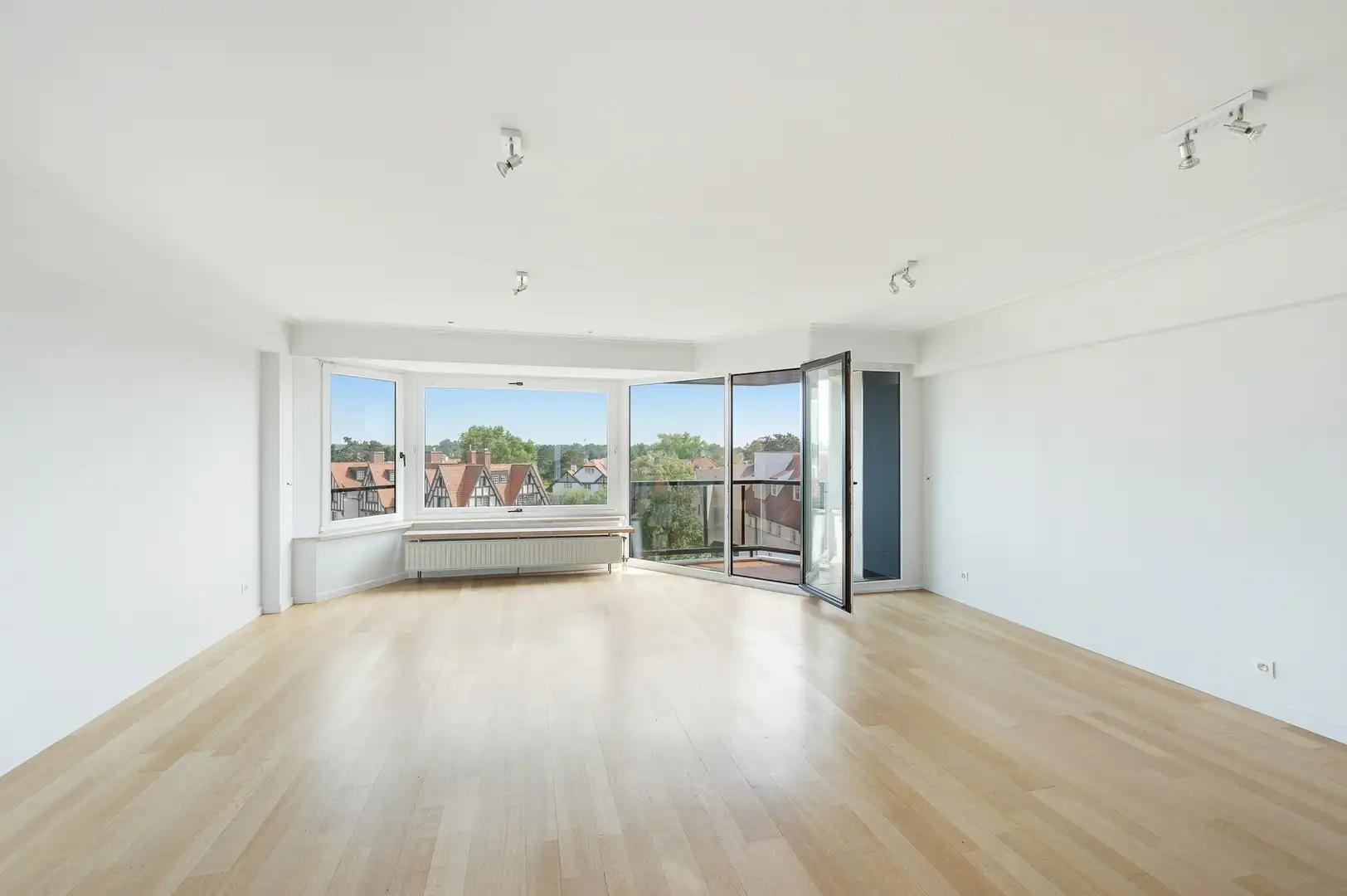 Instapklaar zuidgericht appartement met open zichten over het Zoute. foto 4