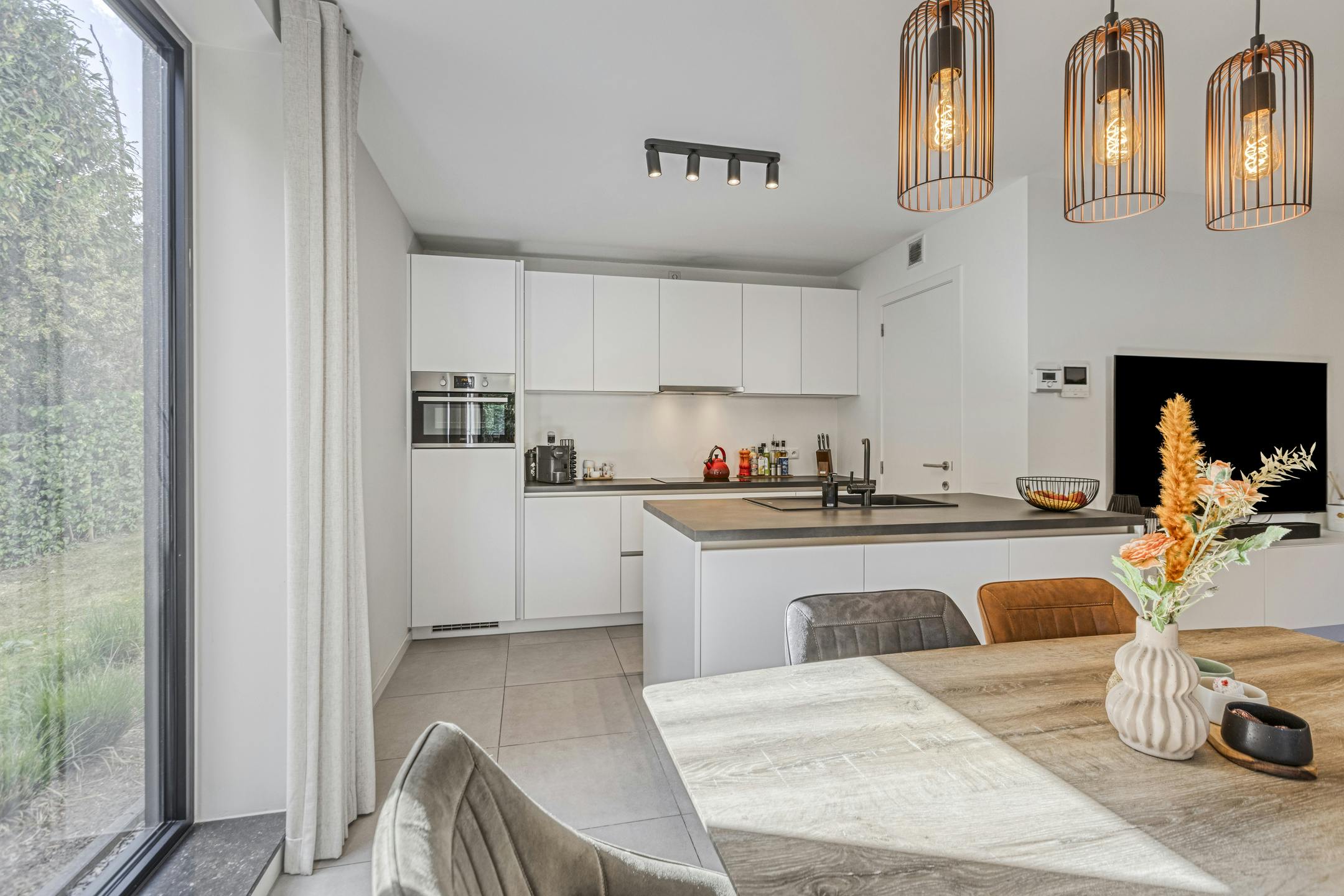 Lichtrijk & Luxueus gelijkvoersappartement in Genk foto 6