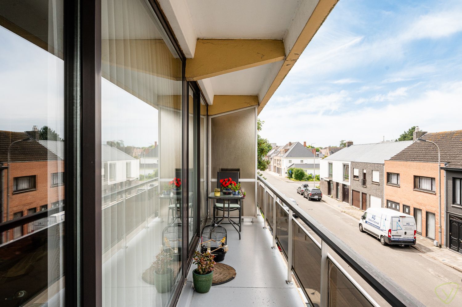 Zonnig hoekappartement in een goed onderhouden residentie nabij de Markt van Eeklo! foto 9