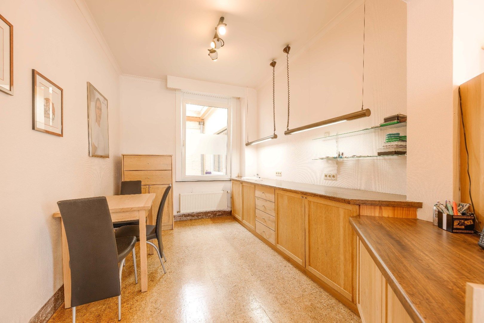 VERRASSEND RUIME WOONST (HANDELSHUIS) MET TUIN & GARAGE | TOEGANG ACHTEROM foto 4