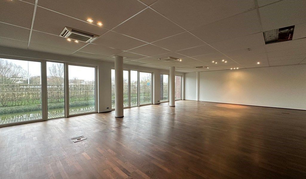 Kantoorruimte te huur in Clinton Park in Roeselare foto 12