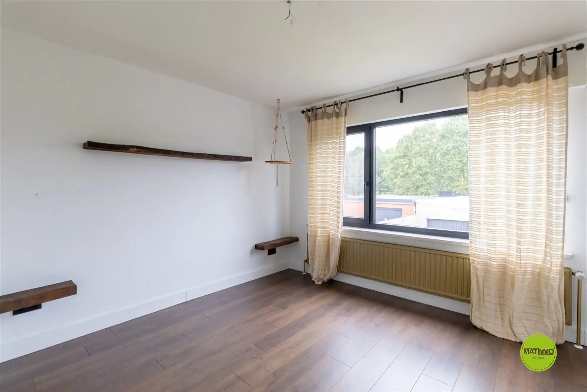 Rustig gelegen, gerenoveerde woning op een ruim perceel foto 12