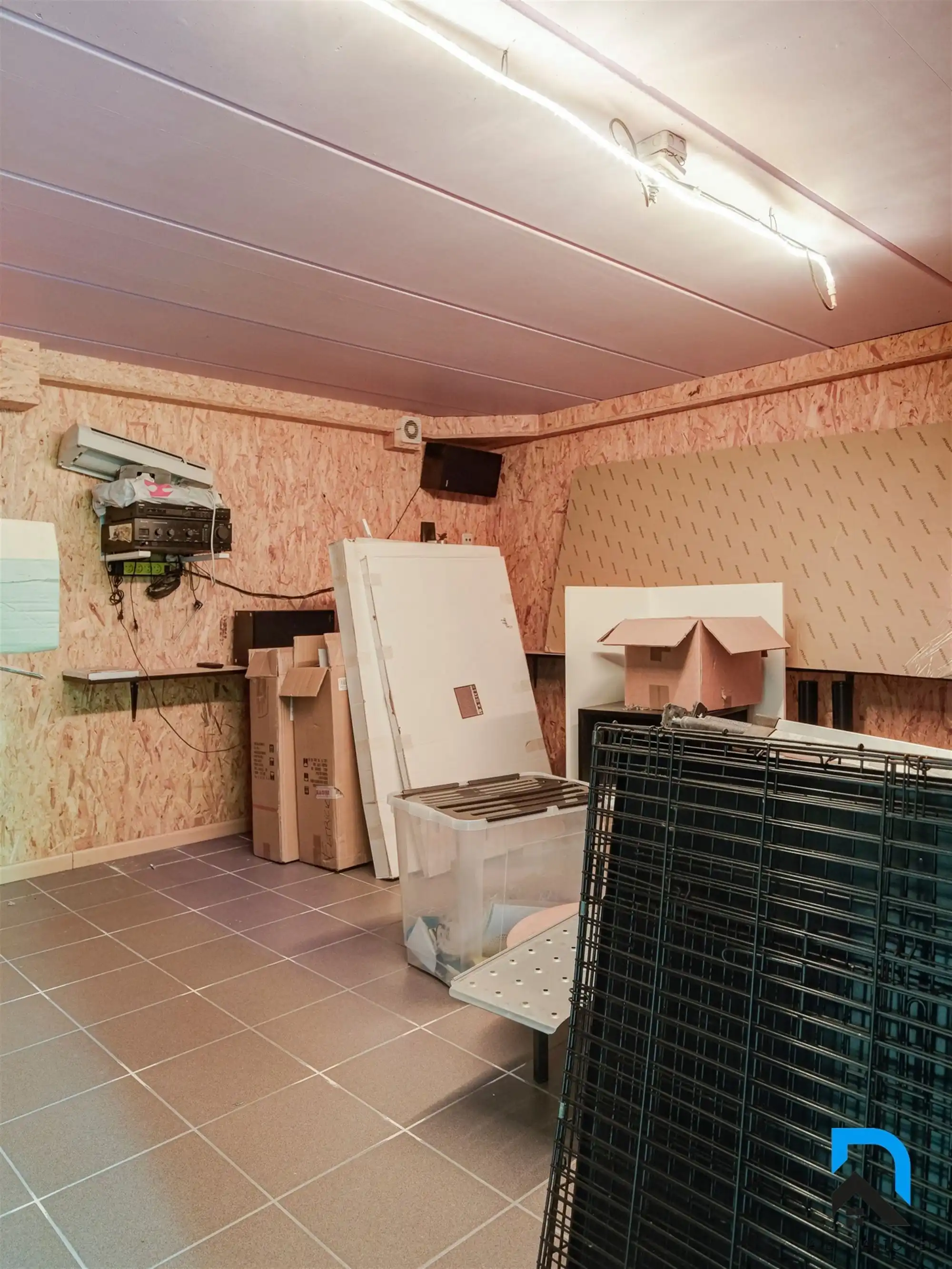 Ruime woning met prachtige tuin foto 31