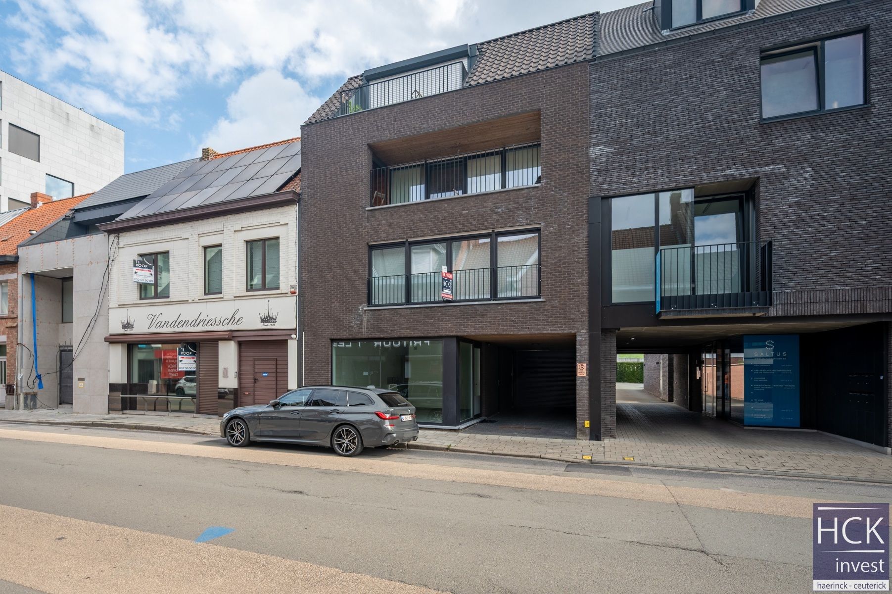 WAREGEM - Luxueus en ruim appartement, vlakbij het centrum! foto {{pictureIndex}}
