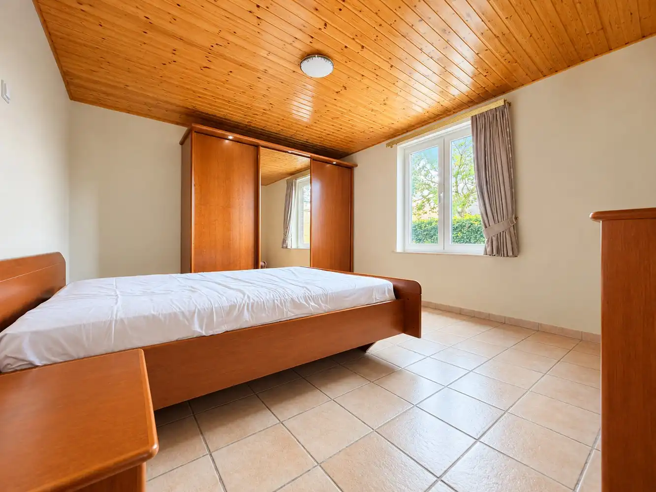 Ruime gezinswoning (4 slpks) op prachtig perceel van 1083m²! foto 6