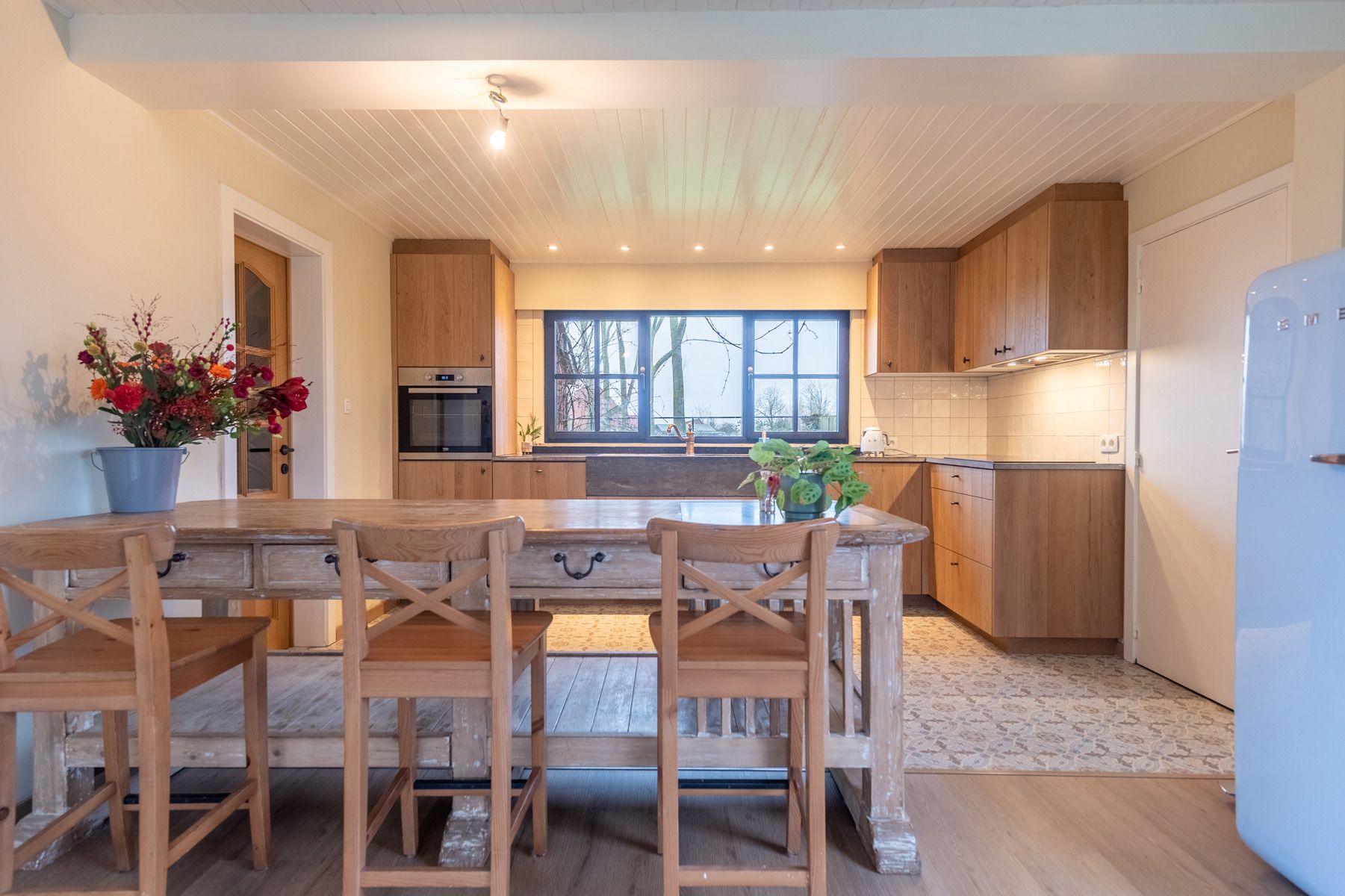 Gedeeltelijk gerenoveerd huis met bijgebouw, groen uitzicht foto 8