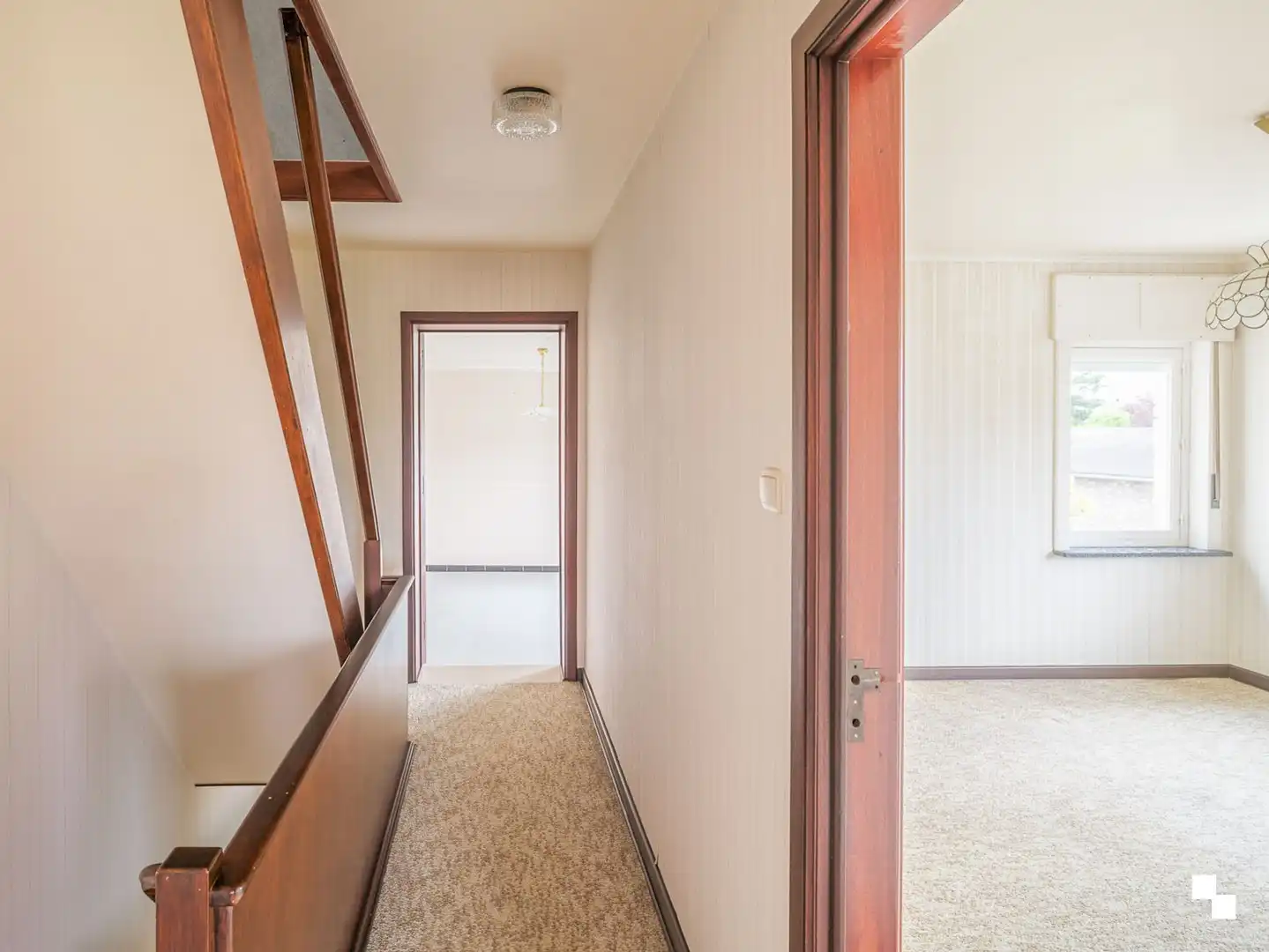 Ruime, te renoveren woning in het mooie Asper foto 9