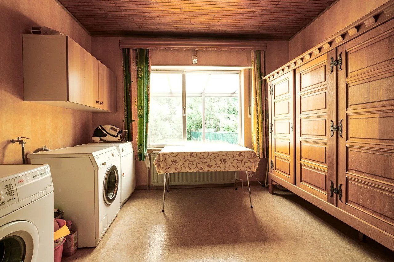 Ruime, op te knappen villa met handelsruimte foto 20