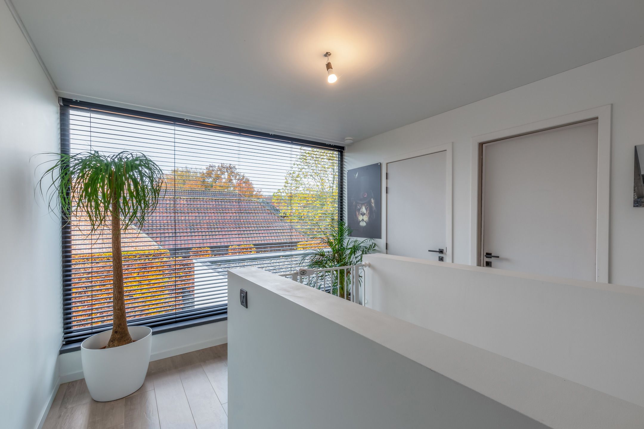 Moderne en lichtrijke woning in een doodlopende straat foto 11