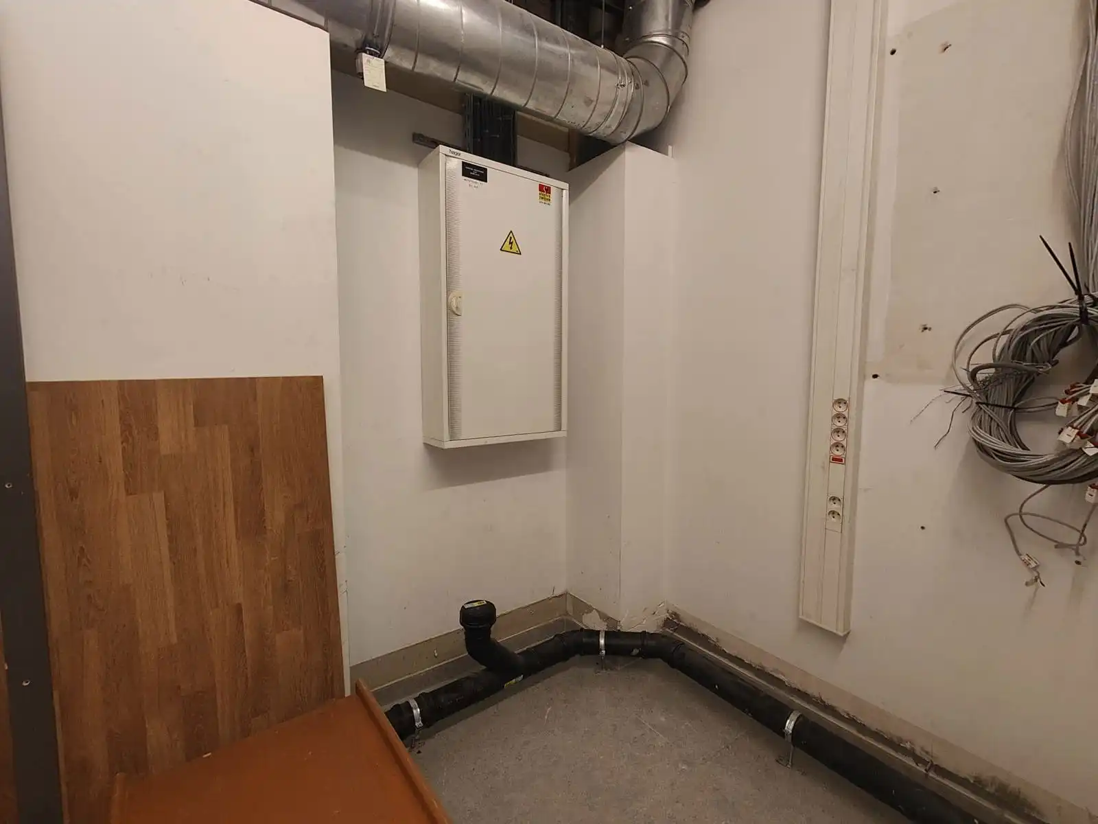280 m² handels- of kantoorruimte in hartje Dendermonde foto 9