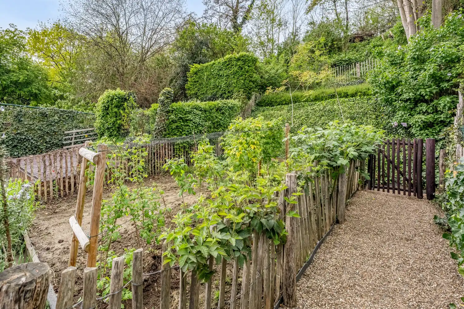 Grondig en stijlvol gerenoveerde burgerwoning met 5 slaapkamers, 3 badkamers en een tuin te centrum Leuven! foto 16