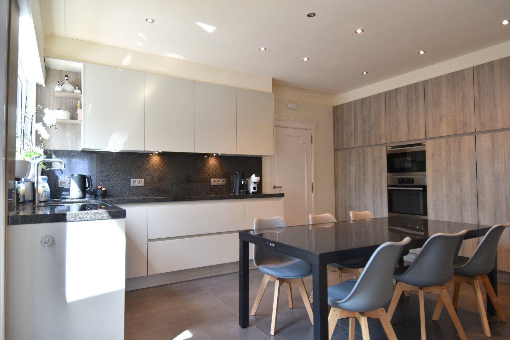 Ruime villa met 6 slaapkamers, mooi stukje tuin én residentiële ligging te Bavikhove foto 6
