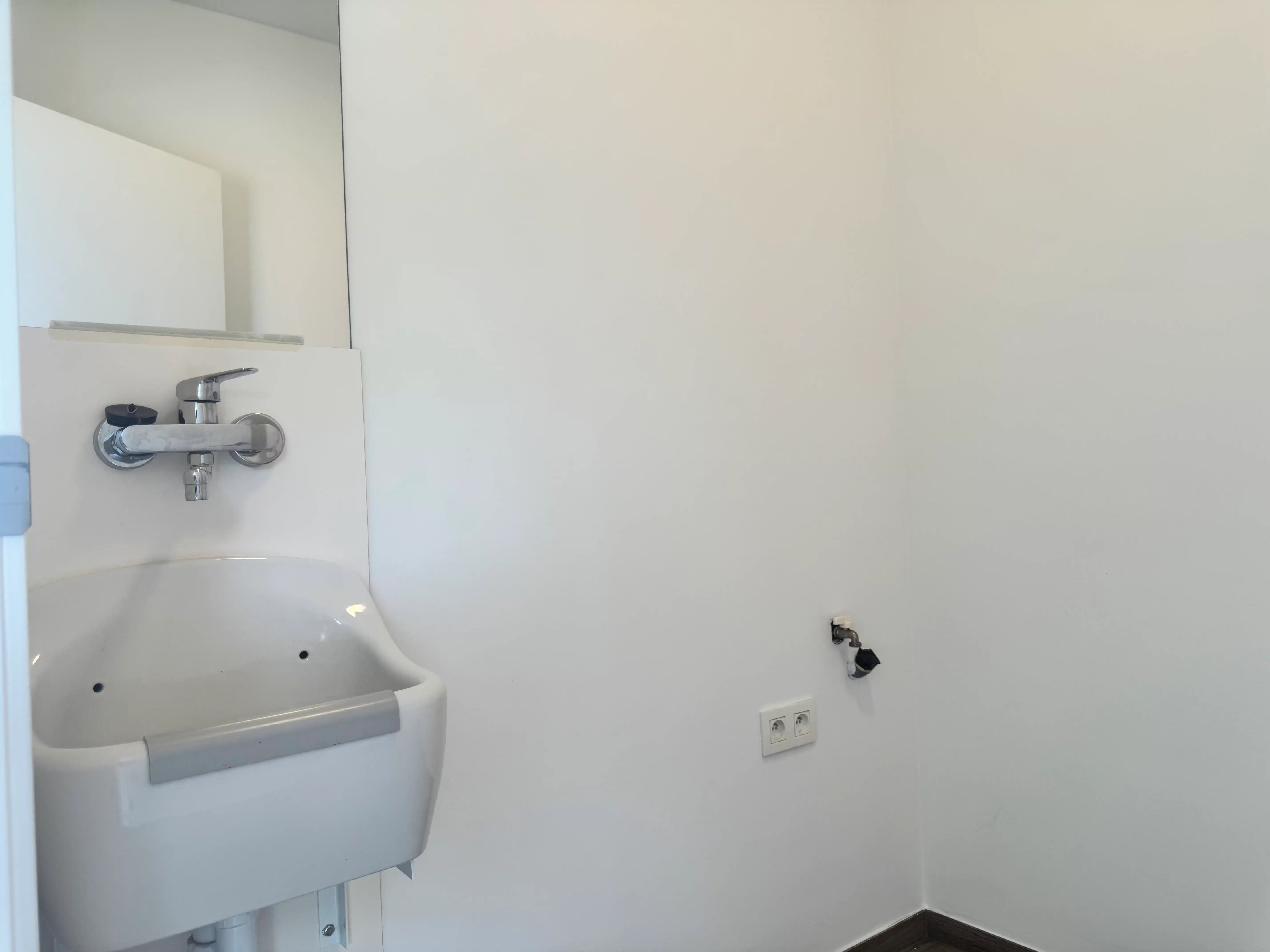Modern appartement met 2 slaapkamers en 2 autostaanplaatsen foto 26