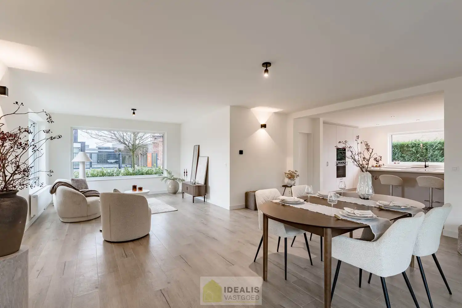 Schitterend volledig vernieuwde woning met een heerlijke open leefruimte, luxe keuken, 3 ruime slaapkamers, een ruime luxueuze badkamer én een apart bureel foto 9