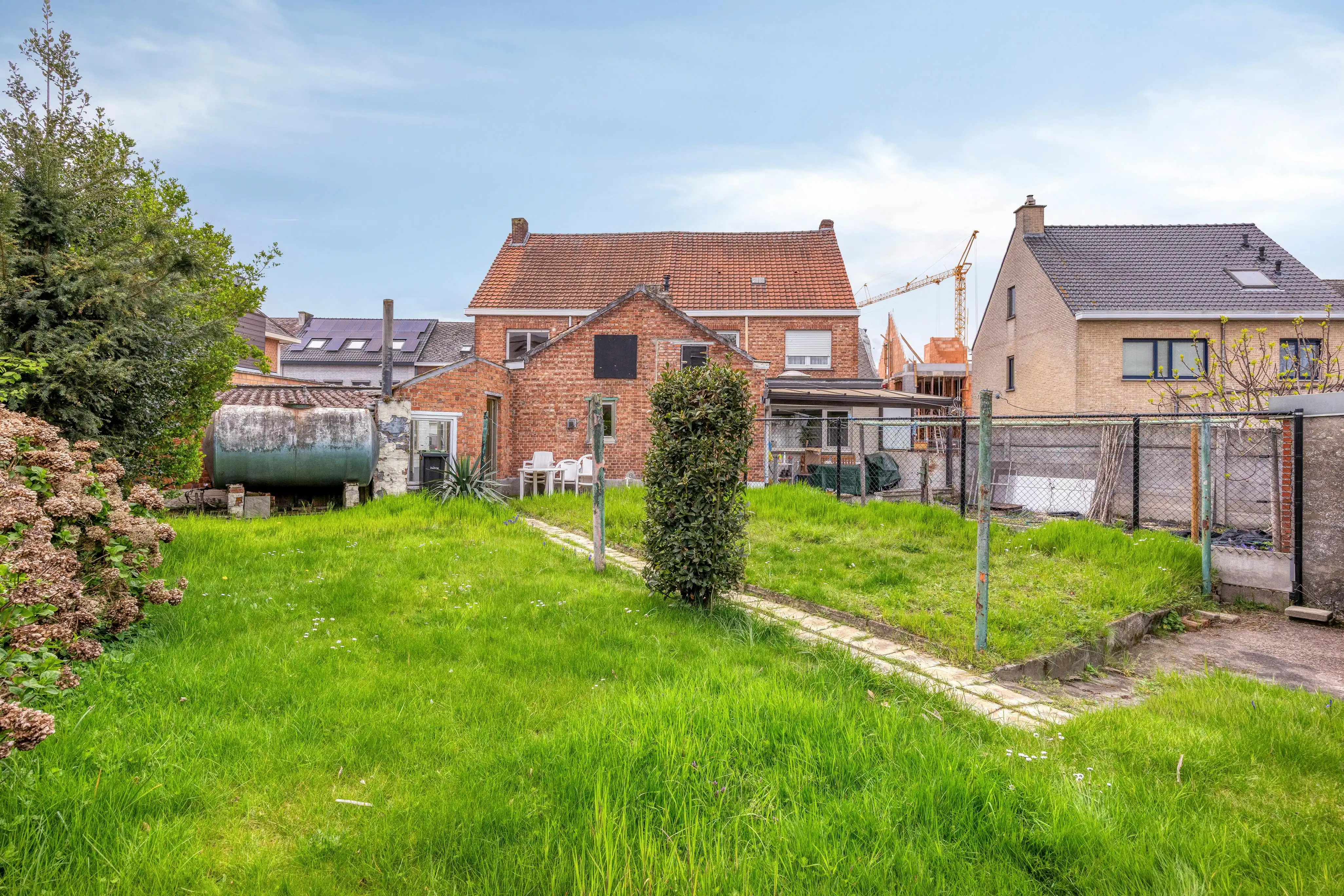 Gezellige halfopen bebouwing met veel potentieel te koop.  foto 18