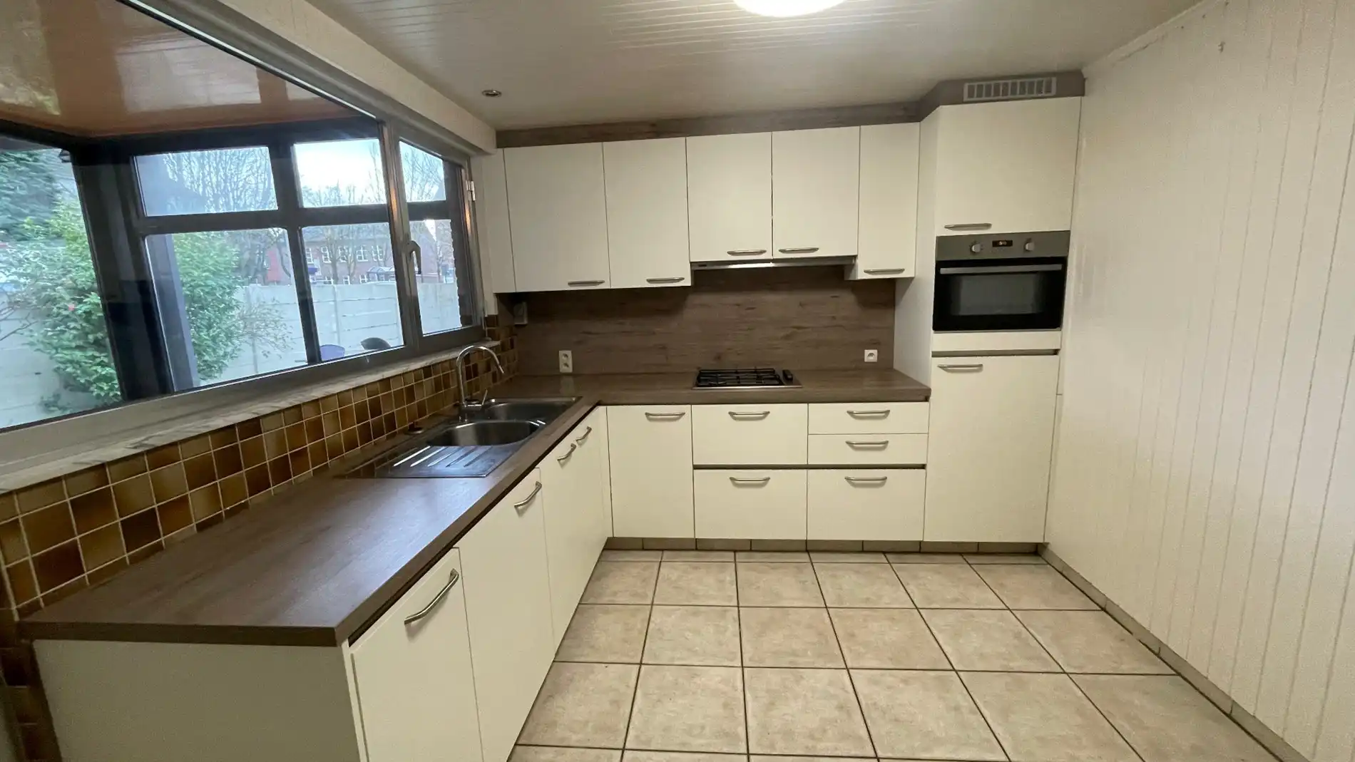 Prachtig renovatieproject - halfopen bebouwing - 2 slpk - grote tuin en garage foto 6