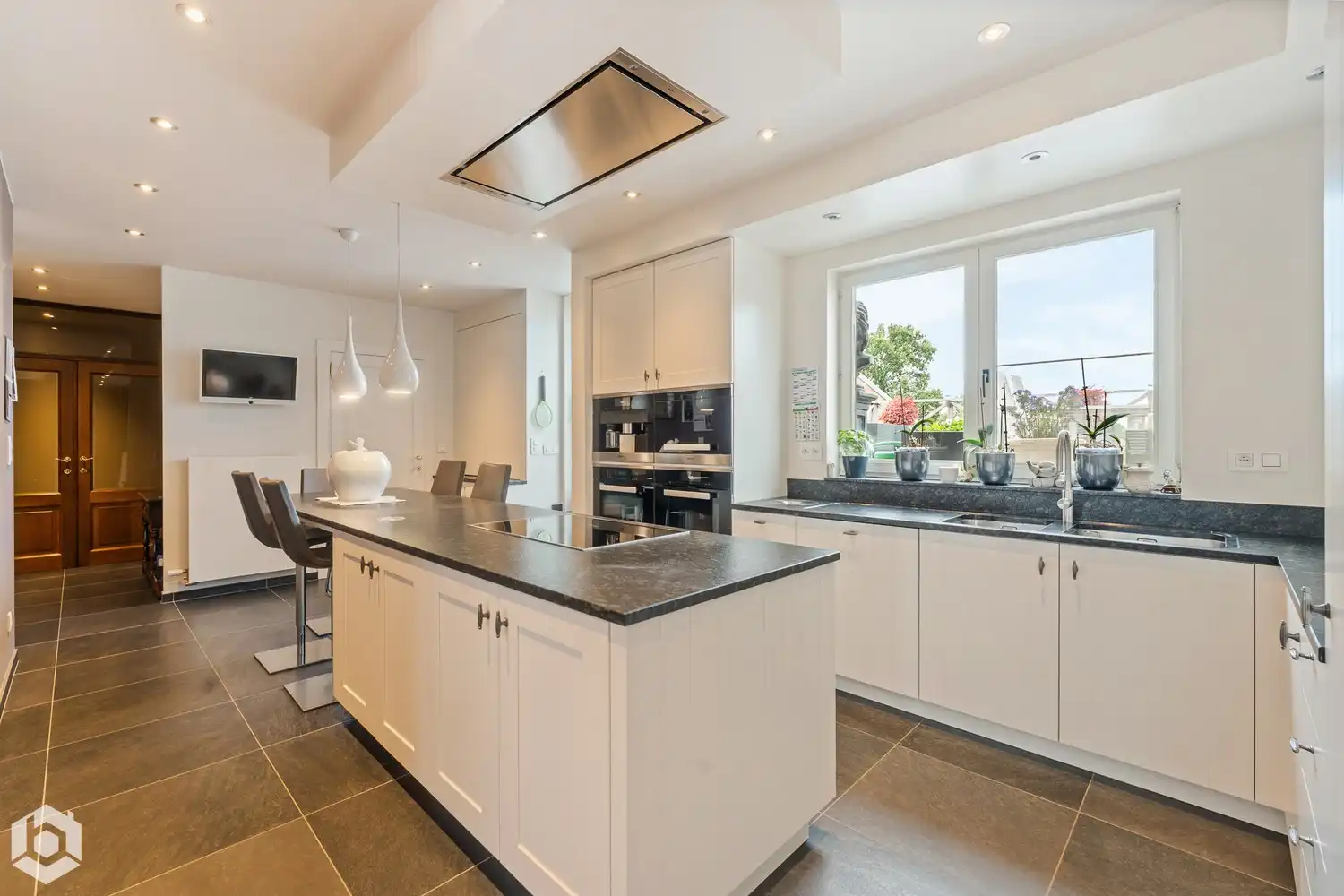 Commercieel pand met ruim appartement op toplocatie in Sint-Katelijne-Waver foto 13