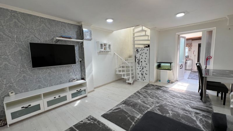 RUIME STADSWONING MET AANGENAME KOER foto 4