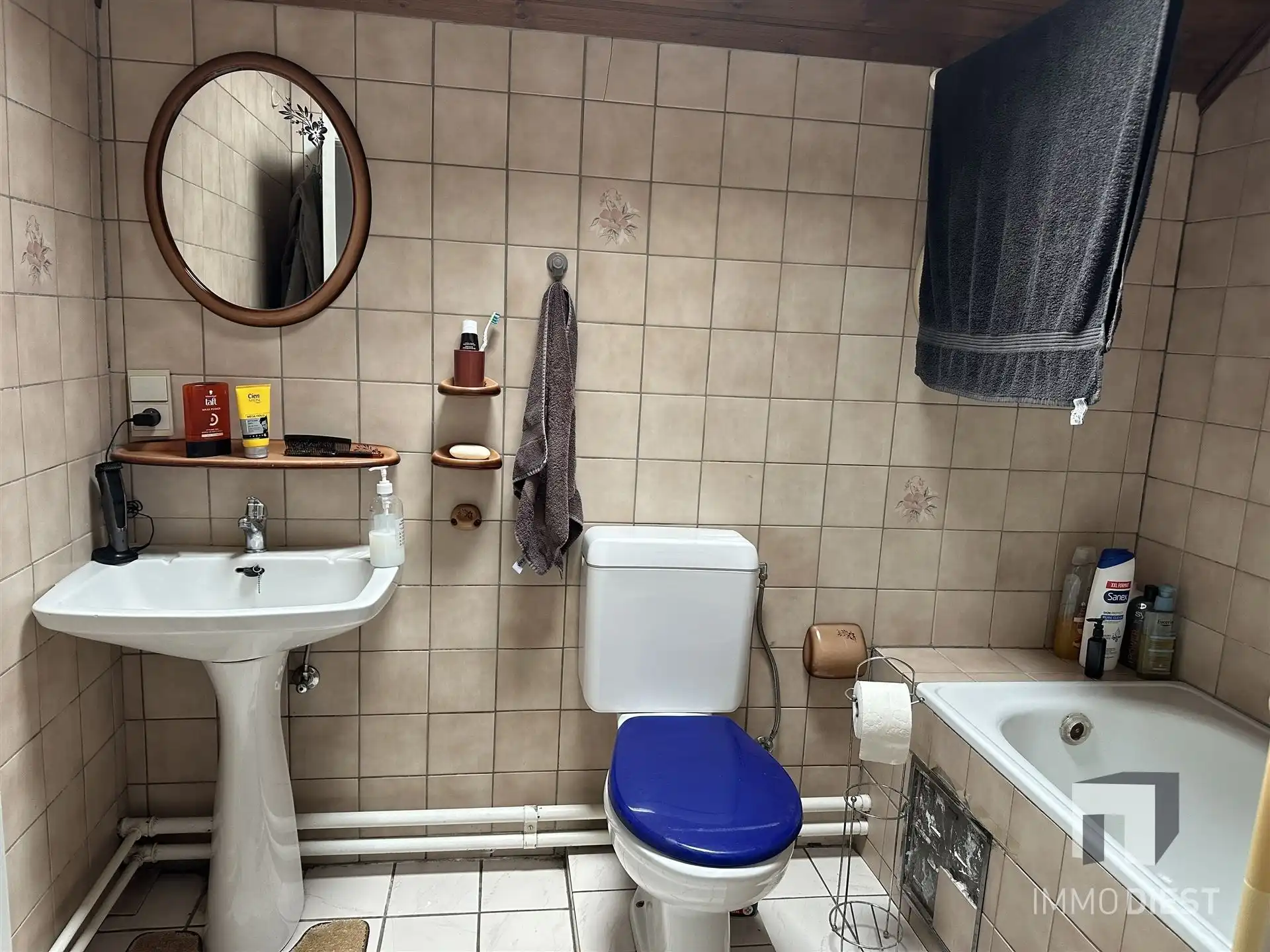 Handelshuis of woning met parking/tuin achteraan foto 25