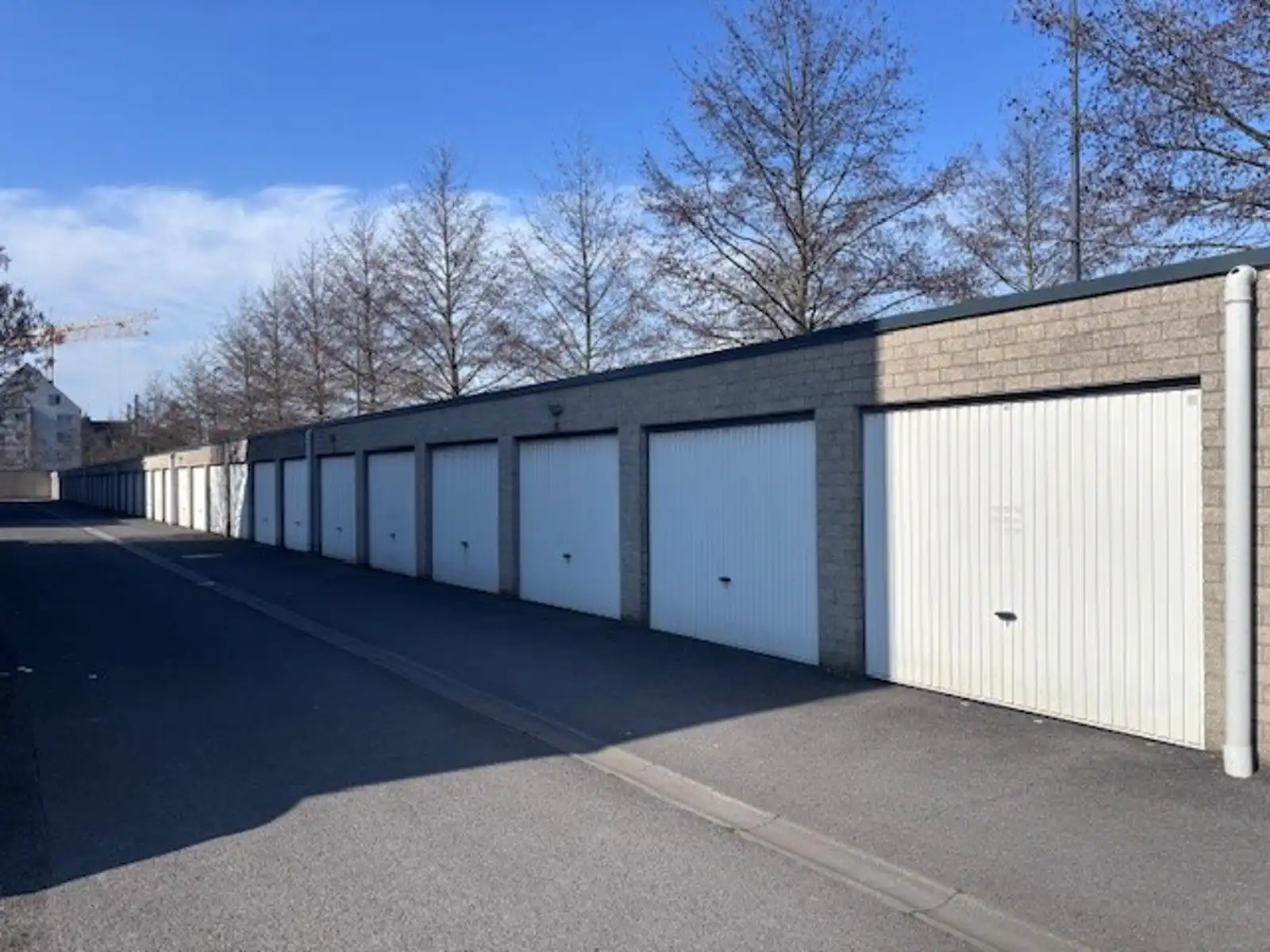 Garagebox gelegen in het garagecomplex residentie 'HELMINGE' foto {{pictureIndex}}