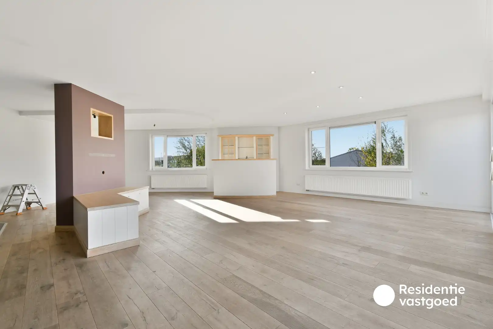 Zeer ruim en modern appartement te huur in Eernegem foto 2