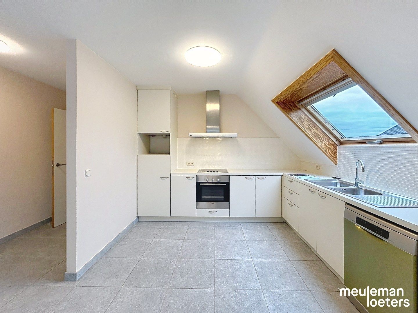 Zeer ruim appartement met terras foto 6