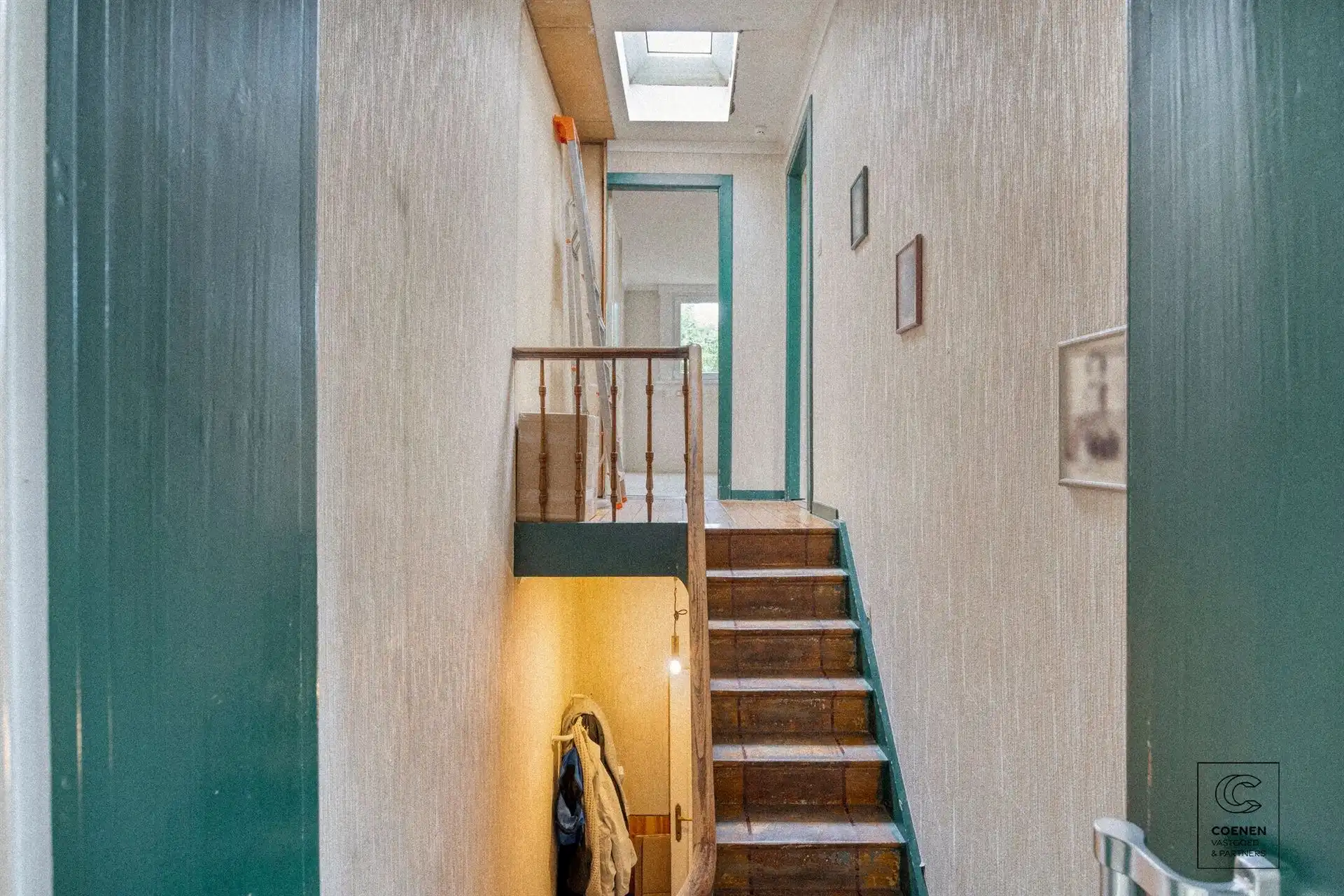 Te renoveren rijwoning van 187 m², twee slpk en ruime tuin! foto 8
