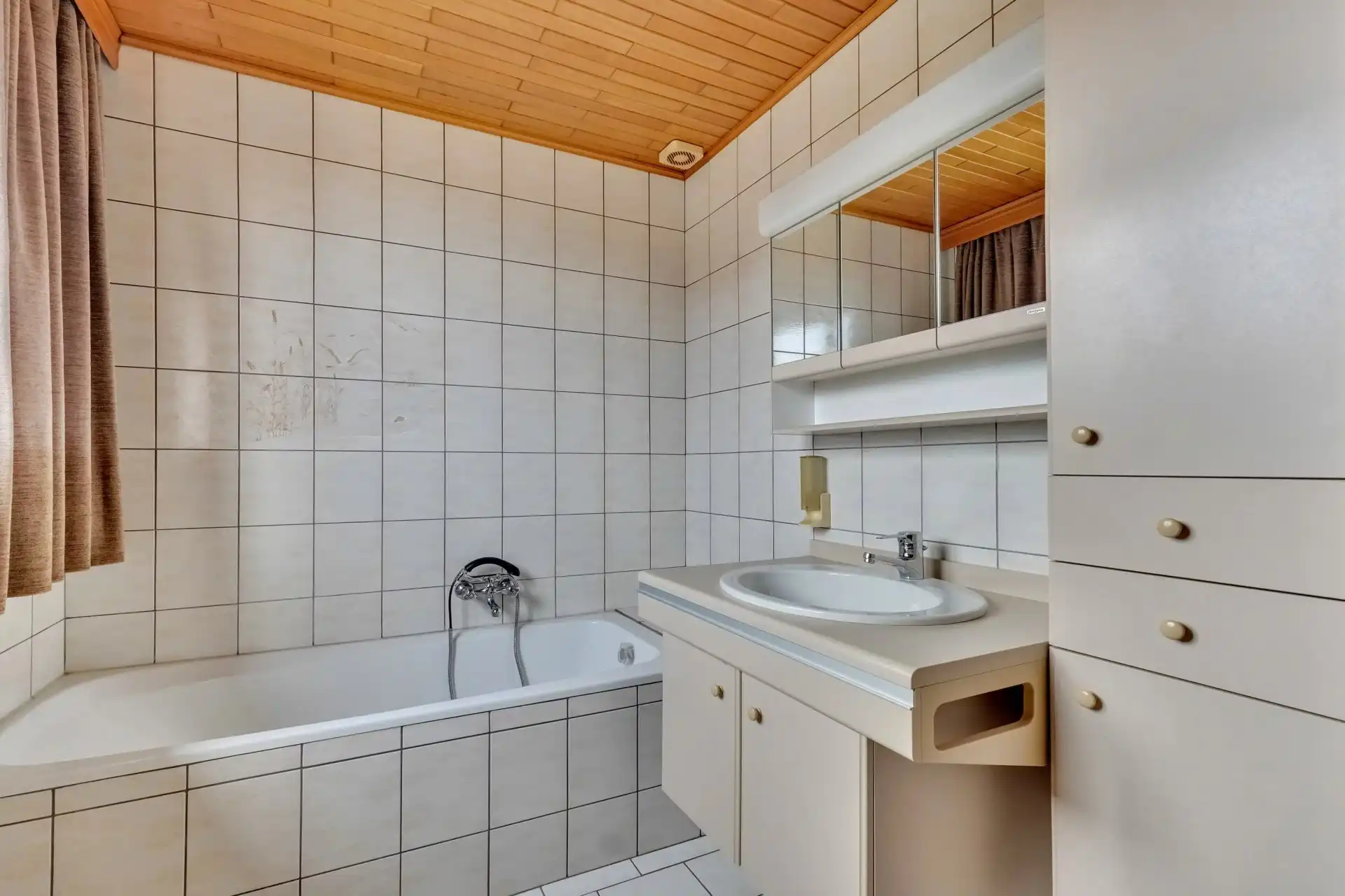 Vrijstaande woning met 4 slaapkamers en magazijn foto 20