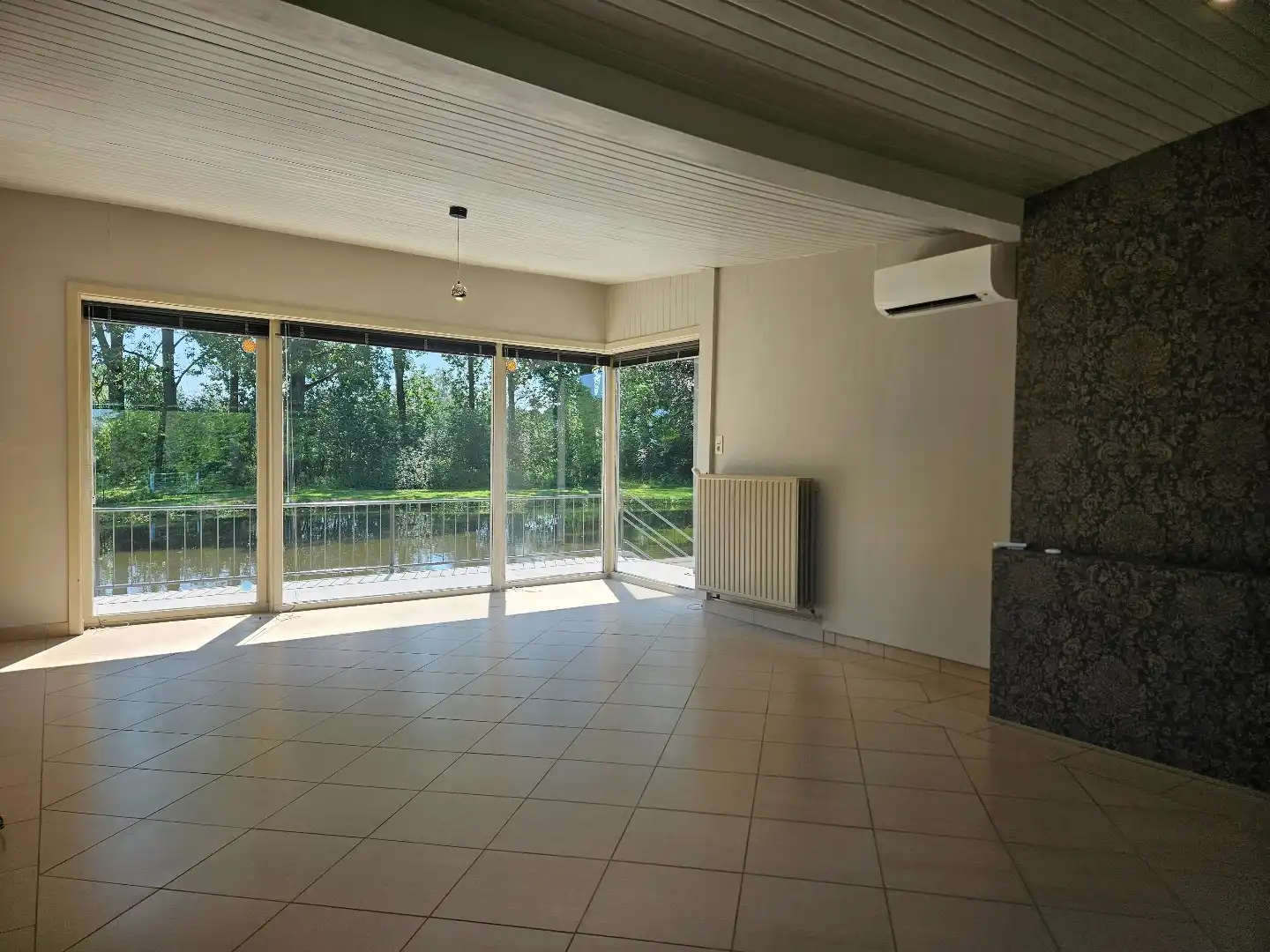 Rustig gelegen woning met 3 slaapkamers en prachtige vijvertuin in Geel-Winkelomheide !  foto 3