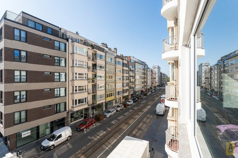 Instapklaar zonnig appartement in centrum en vlak aan de dijk! foto 18