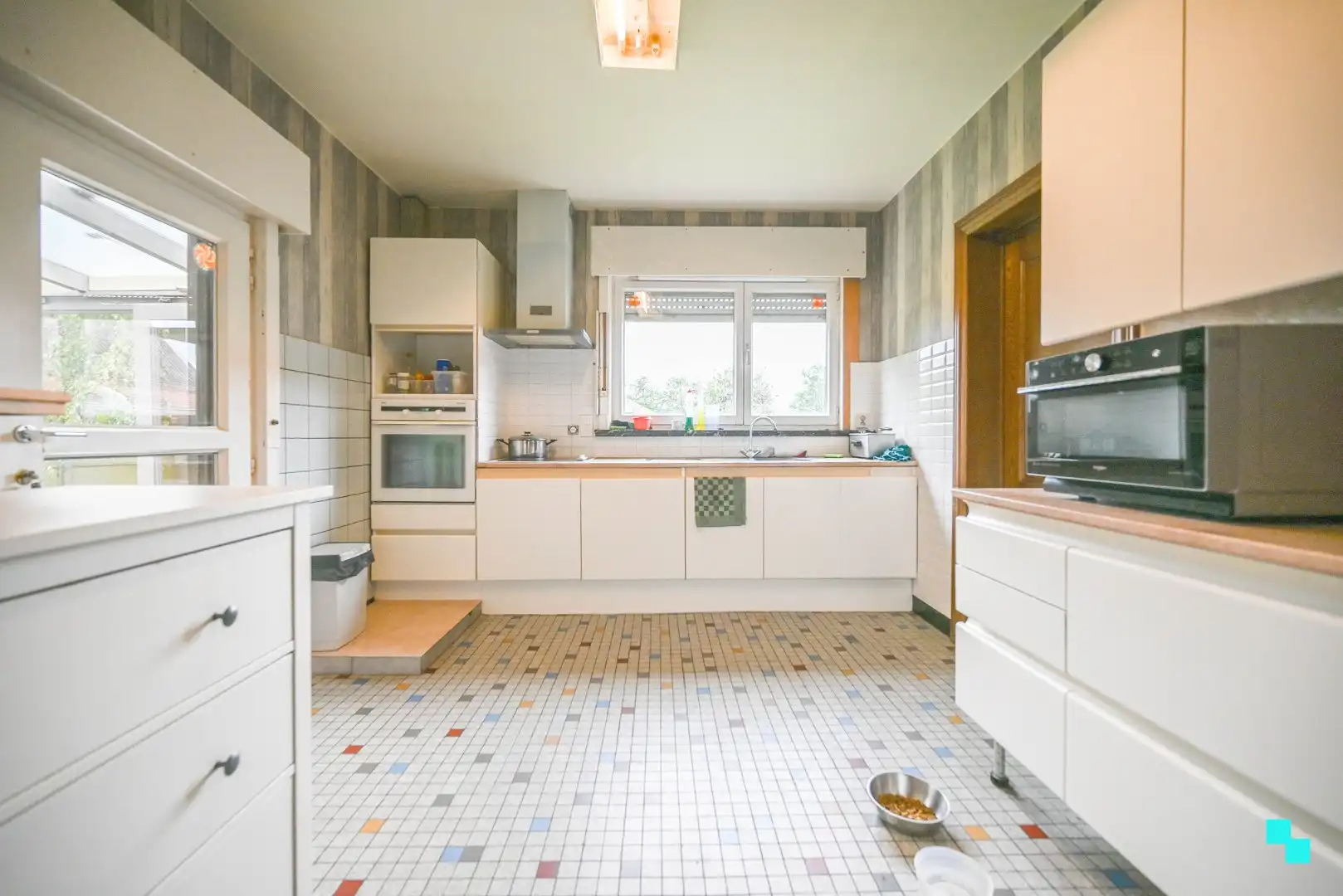 Alleenstaande woonst met atelier/loods foto 7