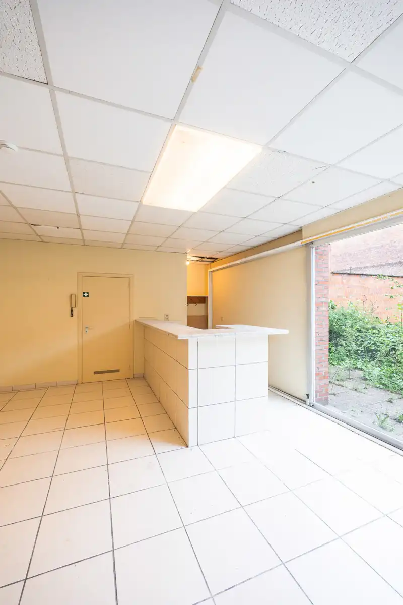 Polyvalente ruimte met centrale ligging vol potentieel foto 6