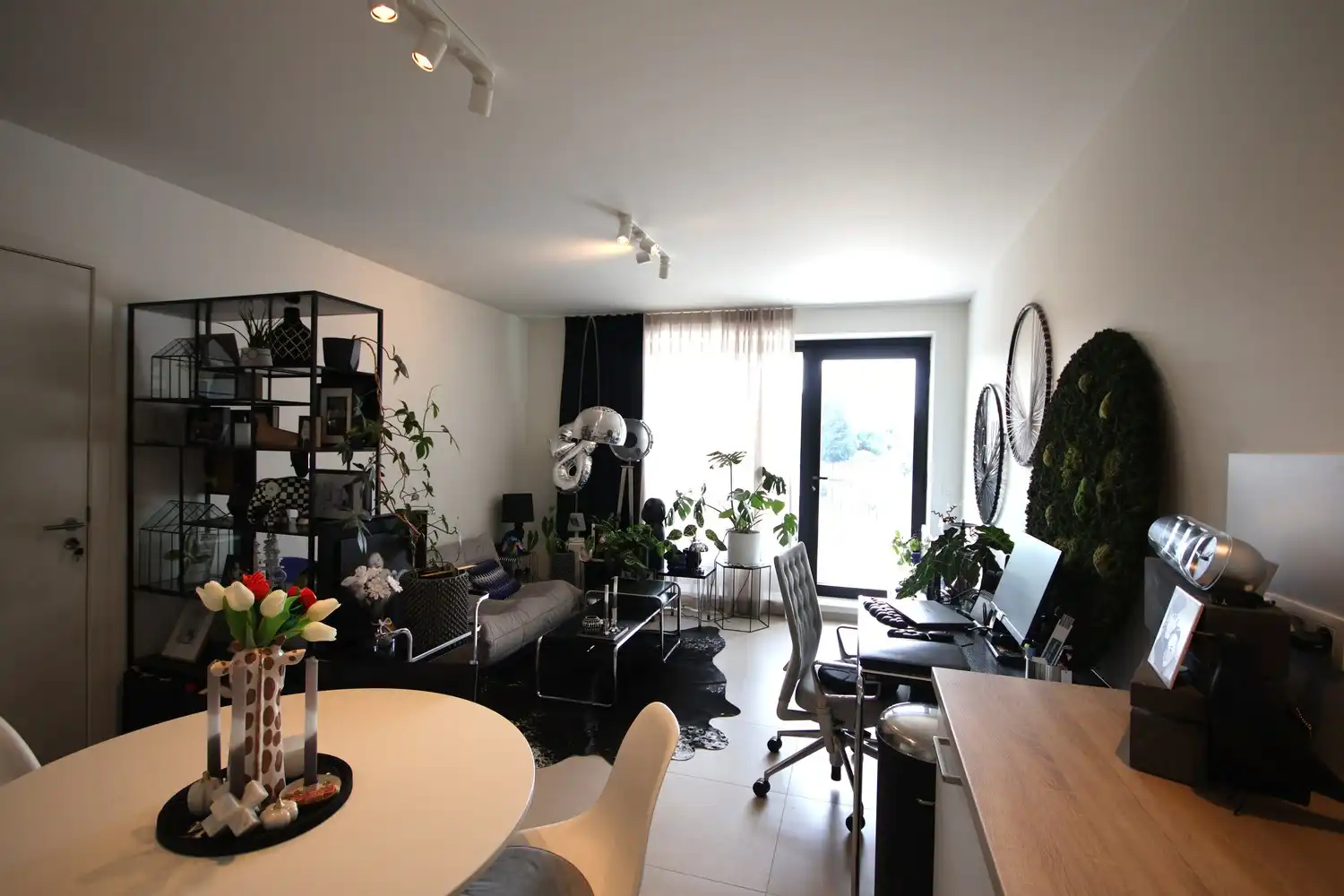 Instapklaar appartement met ruim terras in een moderne stijl foto 6