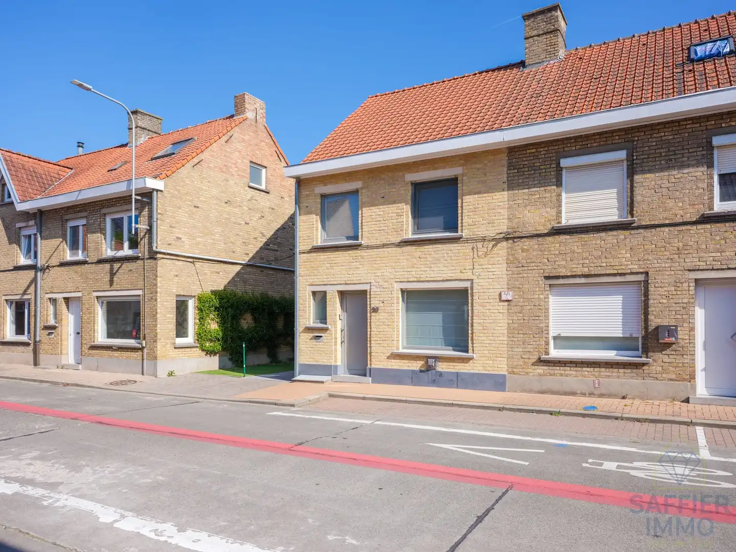 Hoofdfoto van de publicatie: Ruime halfopen woning met dubbele garage en EPC D in centrum Ingelmunster