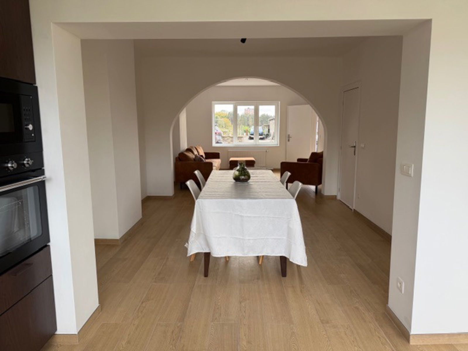 Volledig gerenoveerde woning 4 slpks garage te Tienen foto 4