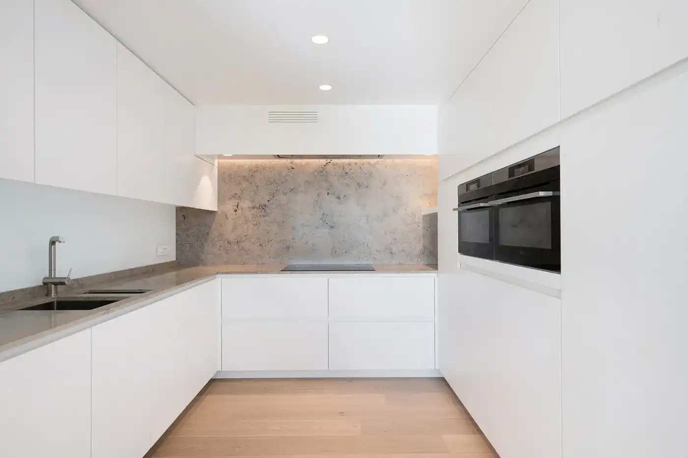 Ruim hoekappartement met zonneterrassen in de recente residentie Cap Horn foto 32