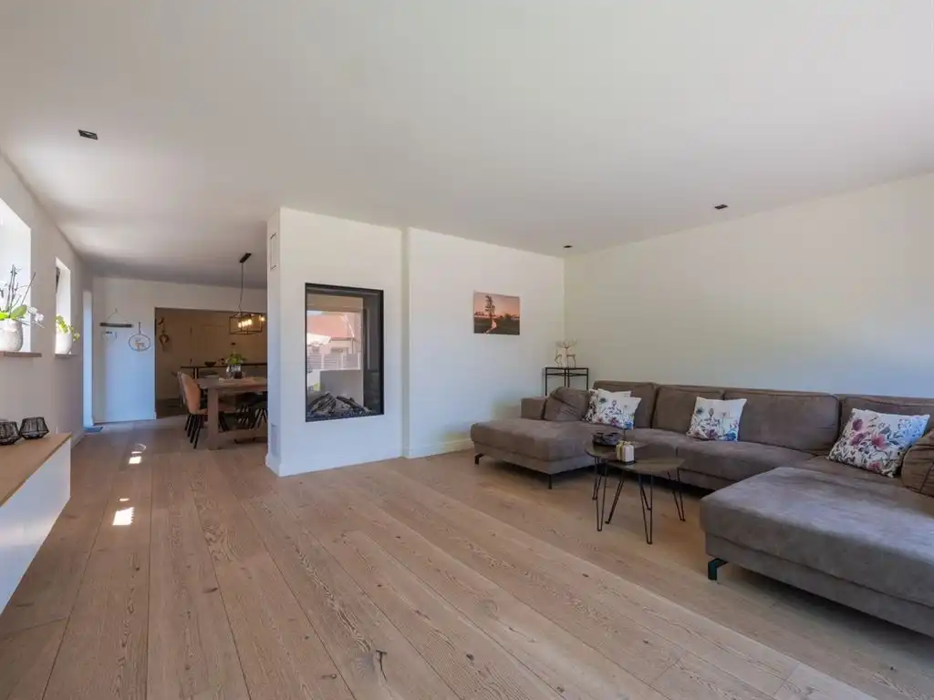 Stijlvol ingerichte woning met handelsruimte in gesloten bebouwing foto 18