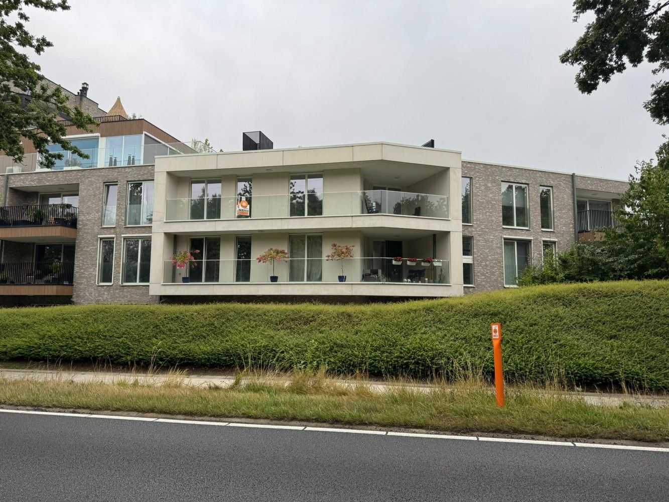 Prachtig modern appartement van 86m² nabij het centrum van Lanaken. foto {{pictureIndex}}